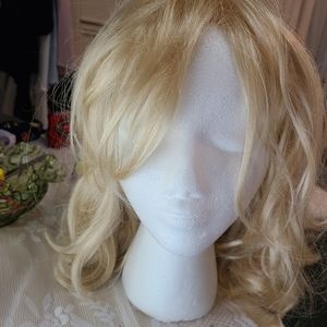Henry Margu blond wig
